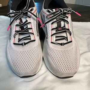 Women’s Brooks Ariel GTS 23